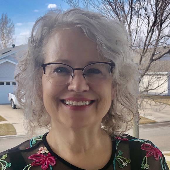 Profile Picture of Tammy Swift (@tswizzle1002) on Poshmark