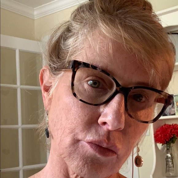 Profile Picture of Wendy Rorke (@wjstyer) on Poshmark