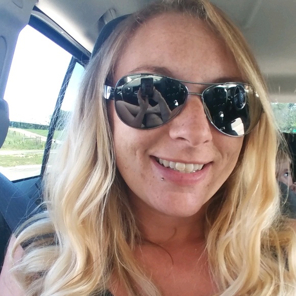 Profile Picture of Jessica Nutter (@jessicanutter15) on Poshmark