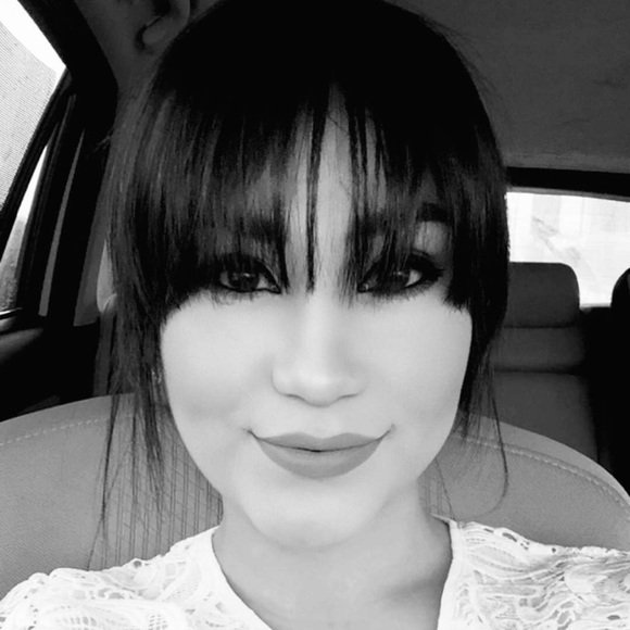 Profile Picture of Alexis Cabrales (@alexiscabrales) on Poshmark