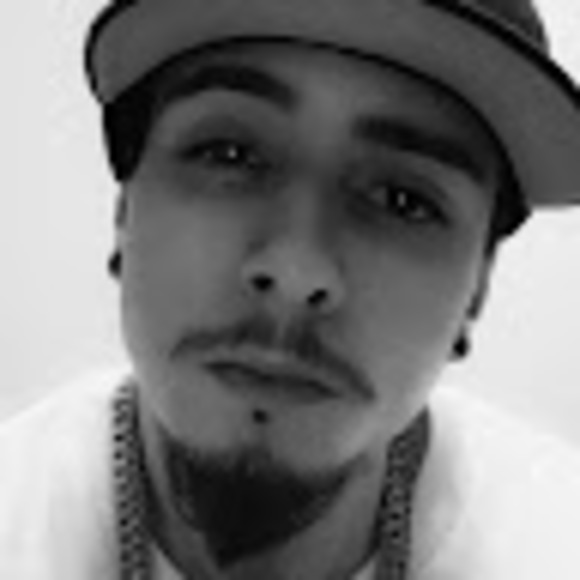 Profile Picture of Chris Duran (@alwaysblazen420) on Poshmark