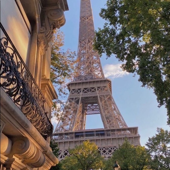 Profile Picture of Juliana Hanski (@jewelianski) on Poshmark