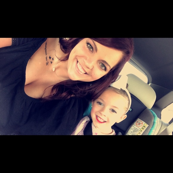 Profile Picture of Kaily Vallot (@kailyvallot) on Poshmark