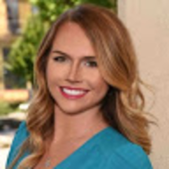 Profile Picture of Kate Hepinstall (@katehepinstall) on Poshmark