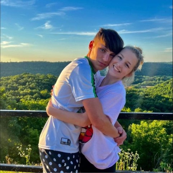 Profile Picture of Tori Lloyd (@victoriahlloyd) on Poshmark