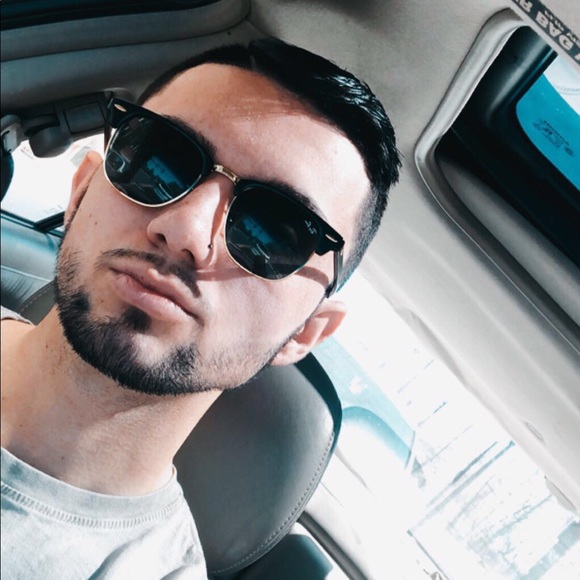 Profile Picture of Thomas Benak (@thomasbenak13) on Poshmark