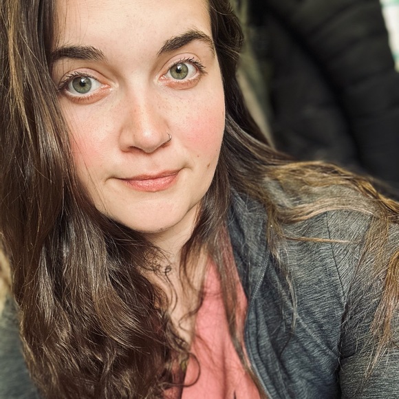 Profile Picture of Rebecca Schneider (@becca456218) on Poshmark