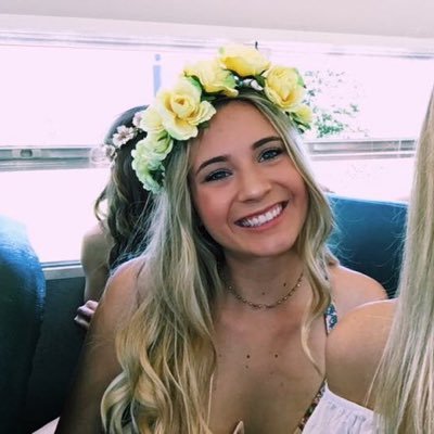 Profile Picture of Holly Booth (@Holly_nicole16) on Twitter