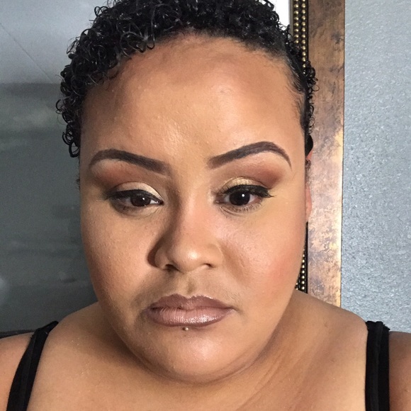 Profile Picture of Sharrie Cutchember (@sharriecutchemb) on Poshmark