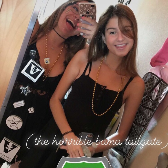 Profile Picture of Anna Giannini (@anna1999g) on Poshmark