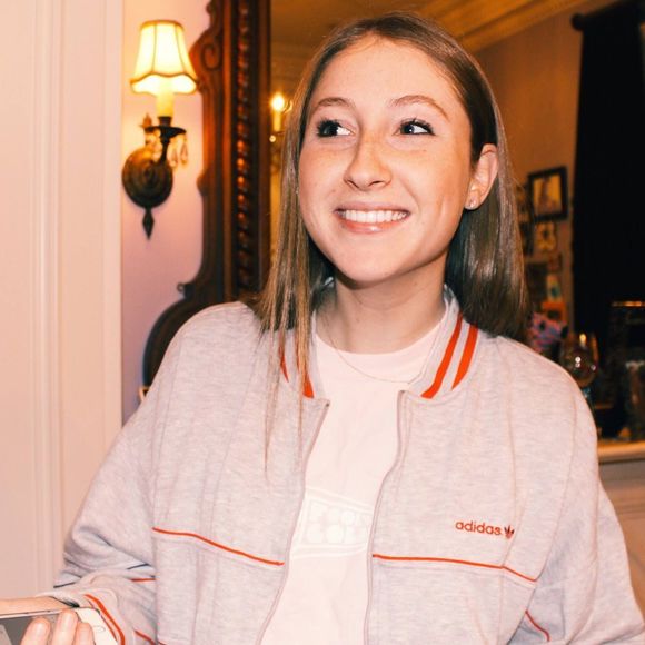 Profile Picture of Jessie Harthun (@jessieh97) on Poshmark