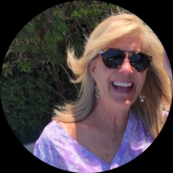 Profile Picture of Susan Froomer (@suefroo) on Poshmark