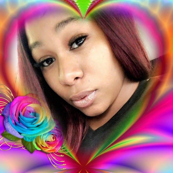 Profile Picture of Dana Lathon (@dana_lathon) on Poshmark