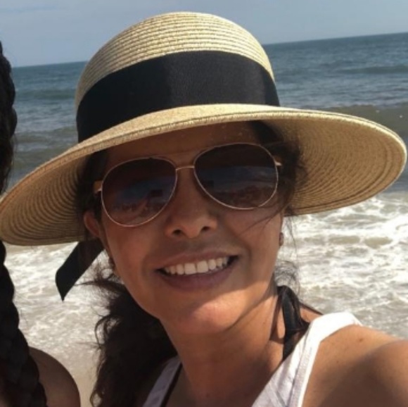 Profile Picture of Rocio Anaya (@rocioanaya_212) on Poshmark