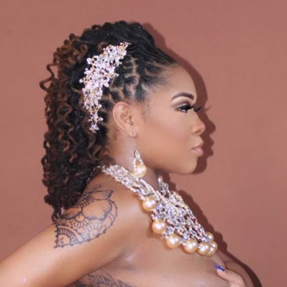 Profile Picture of Maxine Allen (@legendaryscene) on Poshmark