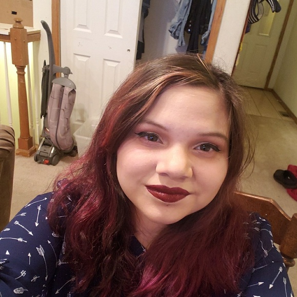 Profile Picture of Janelle Devore (@janelledevore) on Poshmark