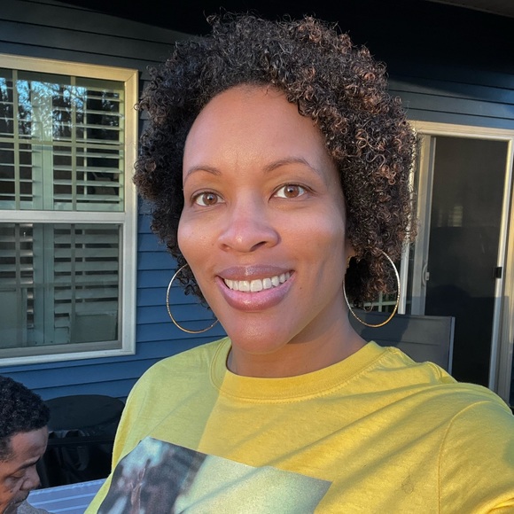 Profile Picture of Camille Calloway williams (@mscamicakes) on Poshmark