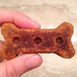 Profile Picture of Connie Oliver (@Scones_Bones) on Twitter