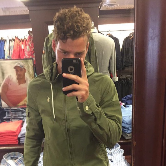 Profile Picture of Thomas Alexander (@thomasalexandee) on Poshmark