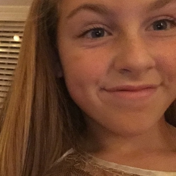 Profile Picture of Sydney Hornberger (@sydhornberger) on Poshmark