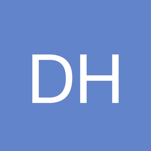 Profile Picture of Danielle Holberton (@daniholberton) on Poshmark
