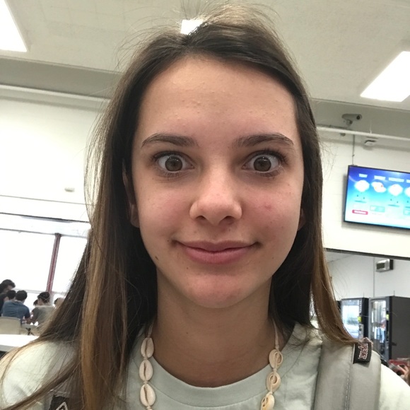 Profile Picture of Kelly Bleistine (@kellybleistine) on Poshmark