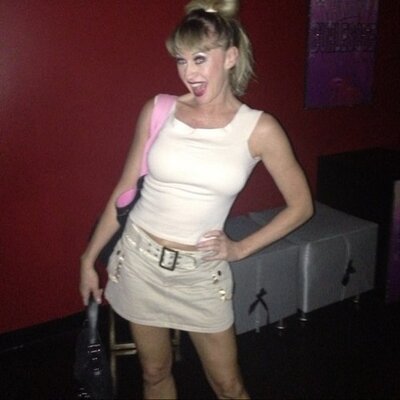 Profile Picture of Stephanie Woo (@StephieKayew) on Twitter