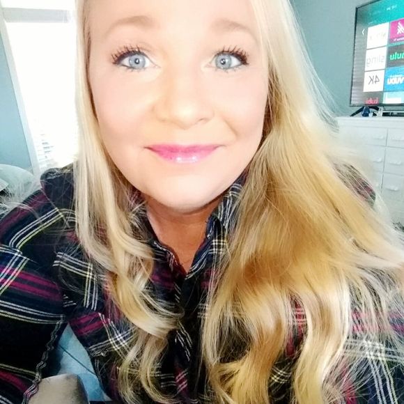 Profile Picture of Molly Whitledge (@molly1rn) on Poshmark