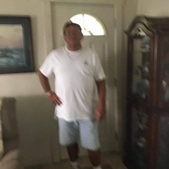 Profile Picture of Jeff Wray (@jeffwray757) on Poshmark