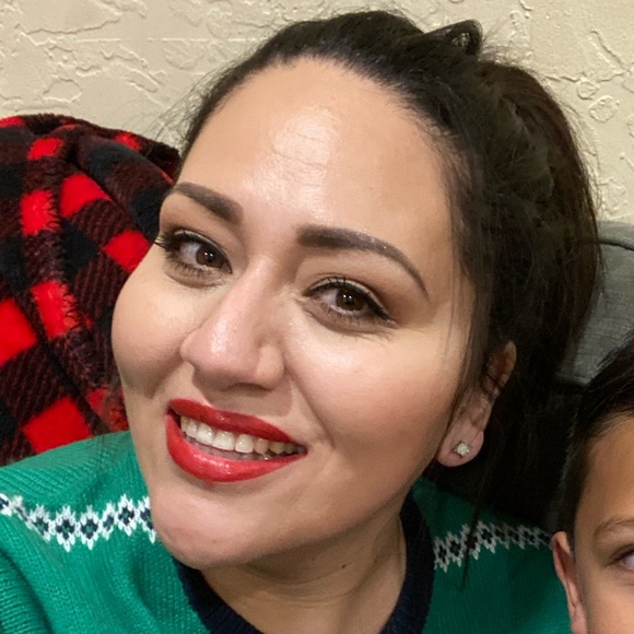 Profile Picture of Betsy Rodriguez (@betsyrella4) on Poshmark