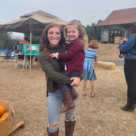 Profile Picture of Anna Pippin (@annaszyplik) on Poshmark