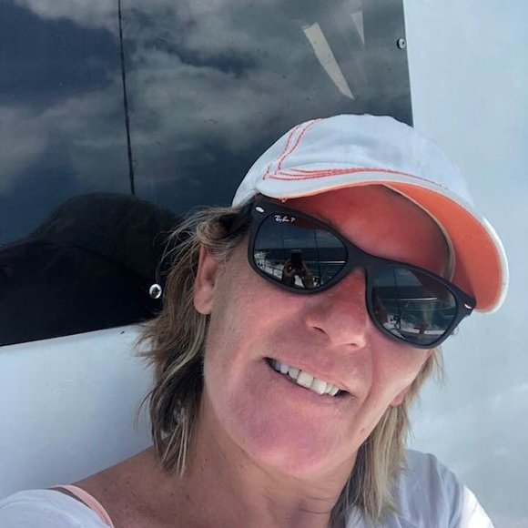 Profile Picture of Lea Anderson holl (@leaholl991) on Poshmark