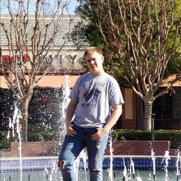 Profile Picture of Johnathan Johnson (@jjohnathan411) on Poshmark