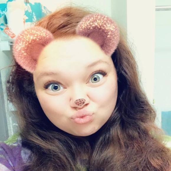 Profile Picture of Olivia Larusch (@olivialarusch) on Poshmark