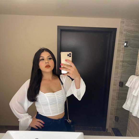 Profile Picture of Ariadna Ariadna (@soyariadna) on Poshmark