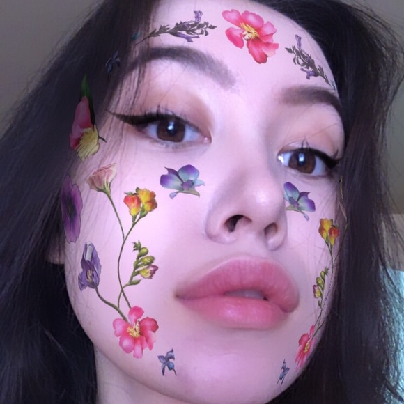 Profile Picture of Victoria Xu (@victoriaxu) on Poshmark