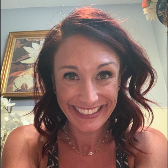 Profile Picture of Nicole Starlings (@nicolestarlings) on Poshmark