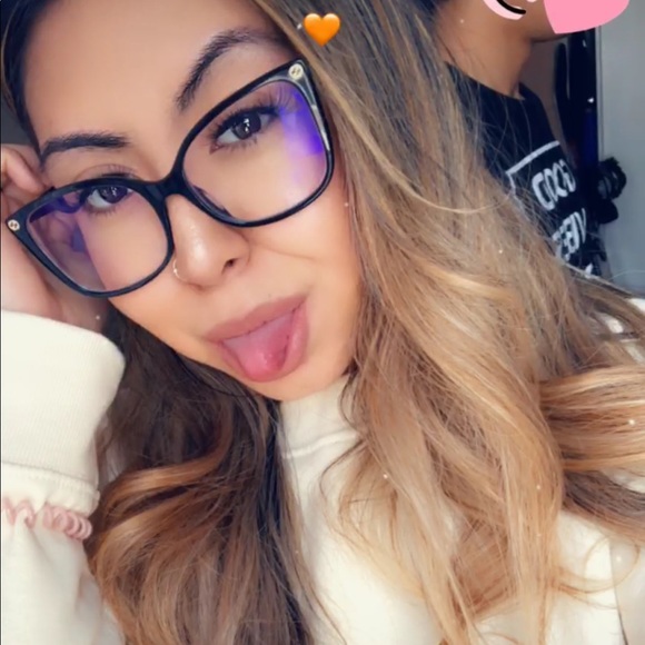 Profile Picture of Astrid Quezada (@astridquezada) on Poshmark