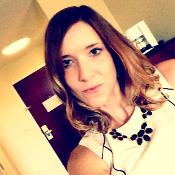 Profile Picture of Elizabeth Cullivan (@eccullivan) on Poshmark