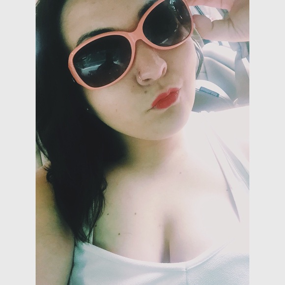 Profile Picture of Ashley Reaney (@itzashbitchez) on Poshmark