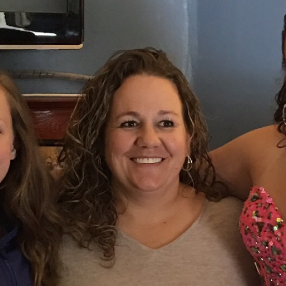 Profile Picture of Alicia Earls (@aliannee) on Poshmark