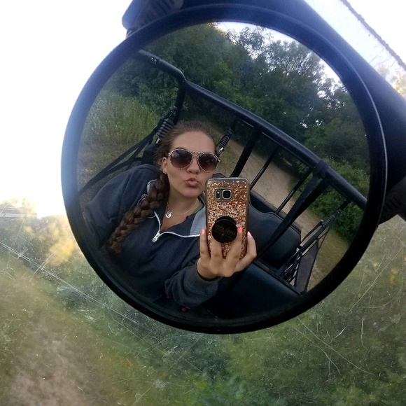 Profile Picture of Serinity Swindlehurst (@sswindlehurst) on Poshmark