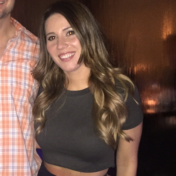 Profile Picture of Nicole Shelinsky (@shelinsky) on Poshmark