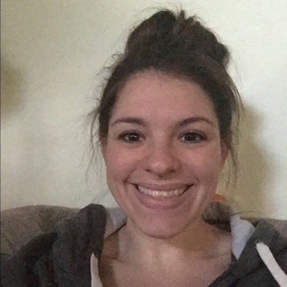 Profile Picture of Rebecca Aronsky (@becca928) on Poshmark