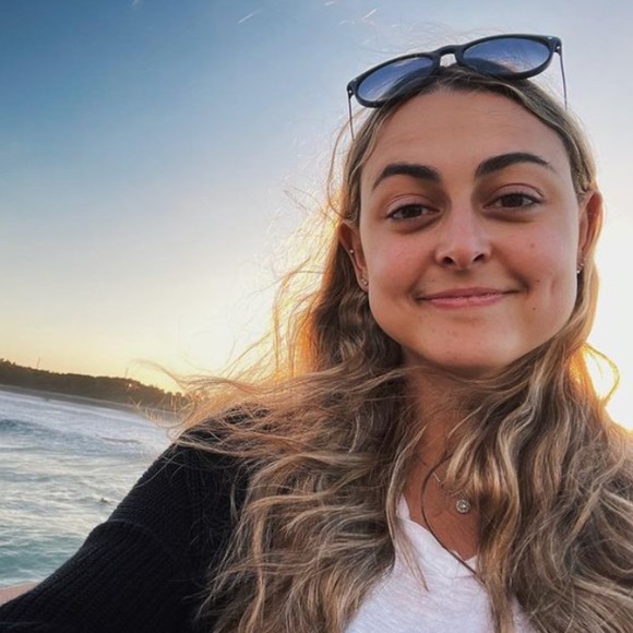 Profile Picture of Madison Dratch (@madisondratch) on Poshmark