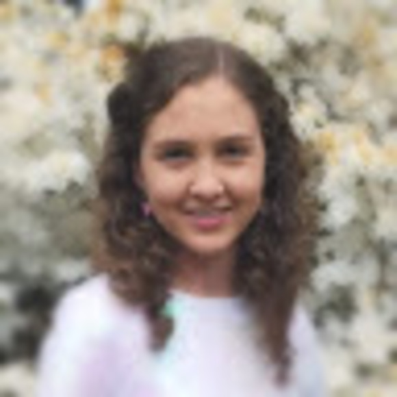 Profile Picture of Hannah Petrizzi (@actresshannah) on Poshmark