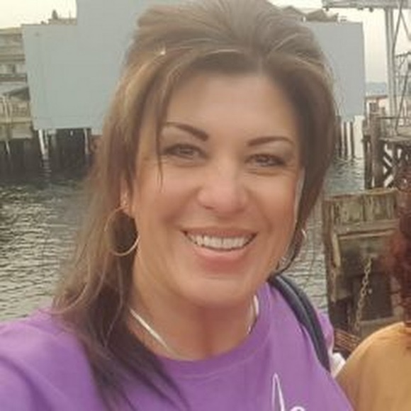 Profile Picture of Robin Parker (@fstgrl01) on Poshmark