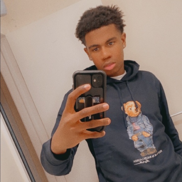 Profile Picture of Troy Rowe (@troyrowe23) on Poshmark