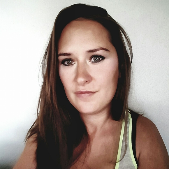 Profile Picture of Andrea Hinkemeyer (@andreav636) on Poshmark