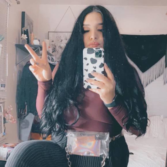 Profile Picture of Bianca Padilla (@biancalush) on Poshmark